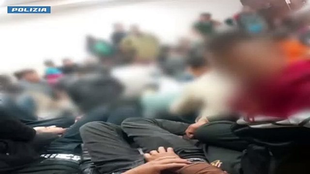 Smantellata associazione di trafficanti di migranti, dieci egiziani fermati dalla polizia