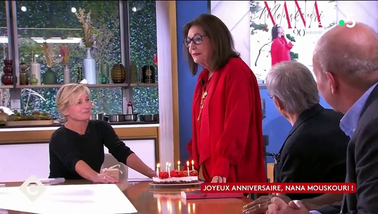 C à vous : Une invitée au bord des larmes chez Anne-Elisabeth Lemoine