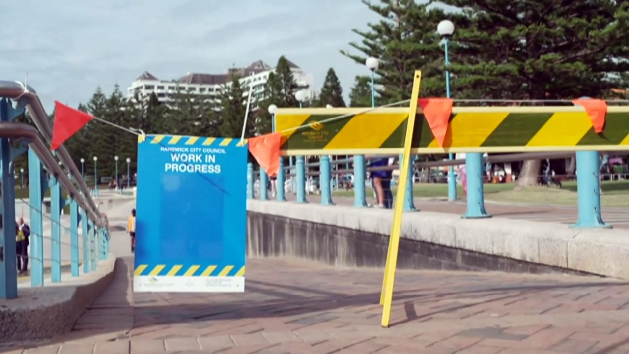 Sydneysiders advised to avoid Coogee Beach after debris washed ashore