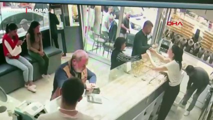 Depreme kuyumcuda yakalanan vatandaşlar her şeyi bırakıp kaçtı