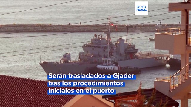 Llega a Albania el primer barco italiano con 16 inmigrantes a bordo