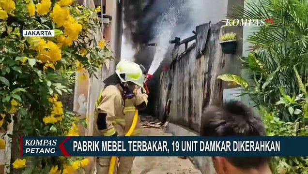 Pabrik Mebel di Jakarta Barat Terbakar, 19 Unit Damkar Dikerahkan