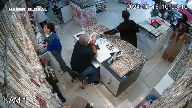 Malatya'daki deprem Elazığ'ı böyle salladı! Güvenlik kameraları anbean kaydetti