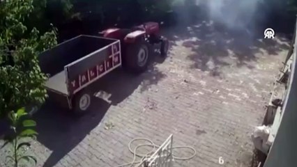 Malatya'daki depremin en çarpıcı görüntüsü! Beşik gibi sallandılar... | Video Haber