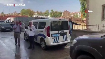 Download Video: Deprem Elazığ'da hasara neden oldu: Binalarda oluşan çatlak ve dökülmeler kameralara yansıdı