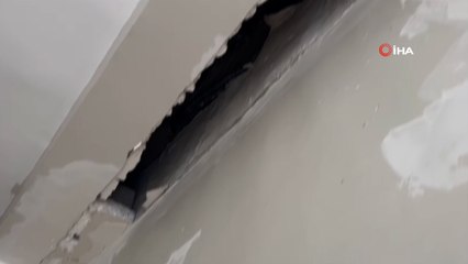 Elazığ'da depremde hasar gören bina tahliye edildi