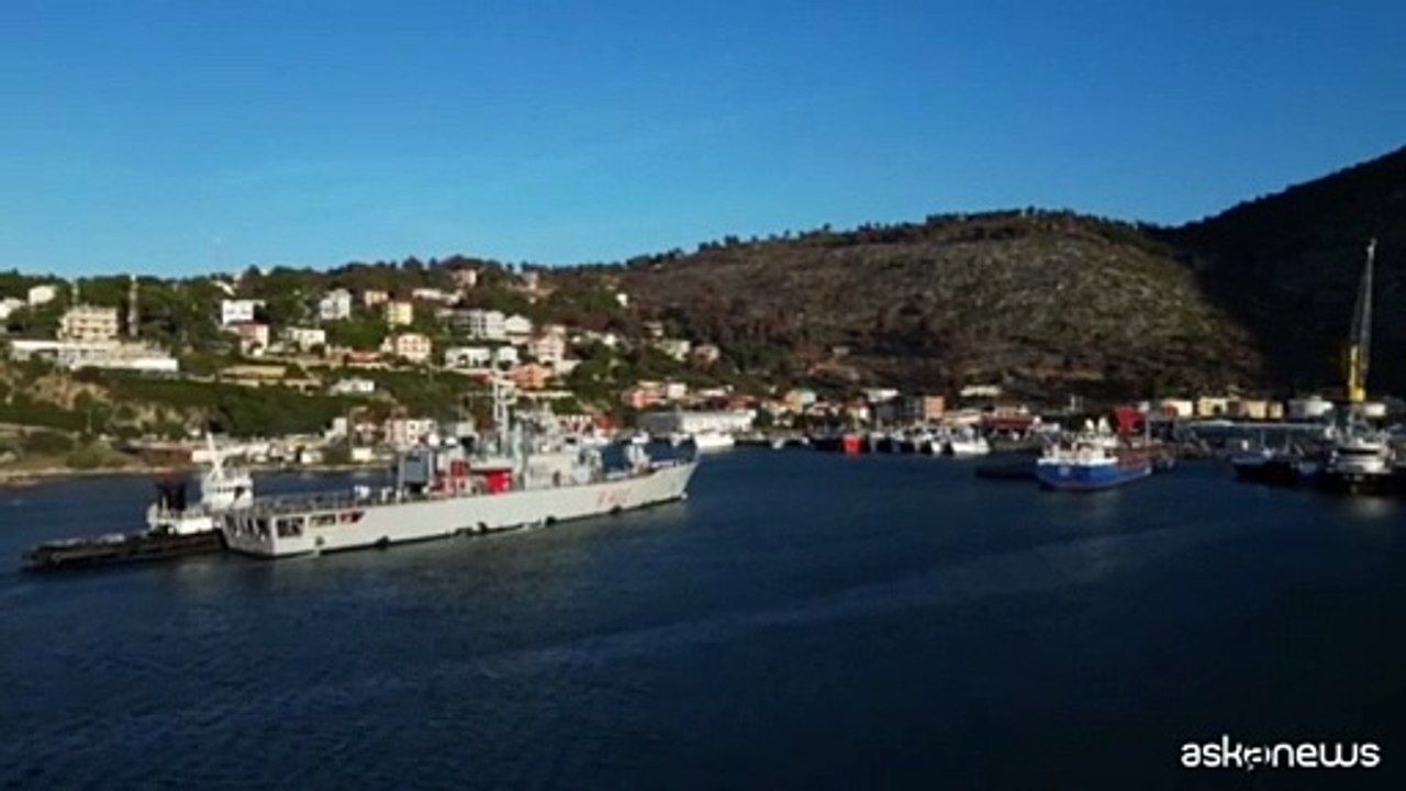 La nave "Libra" arrivata in Albania con 16 migranti: modello per l'Ue?