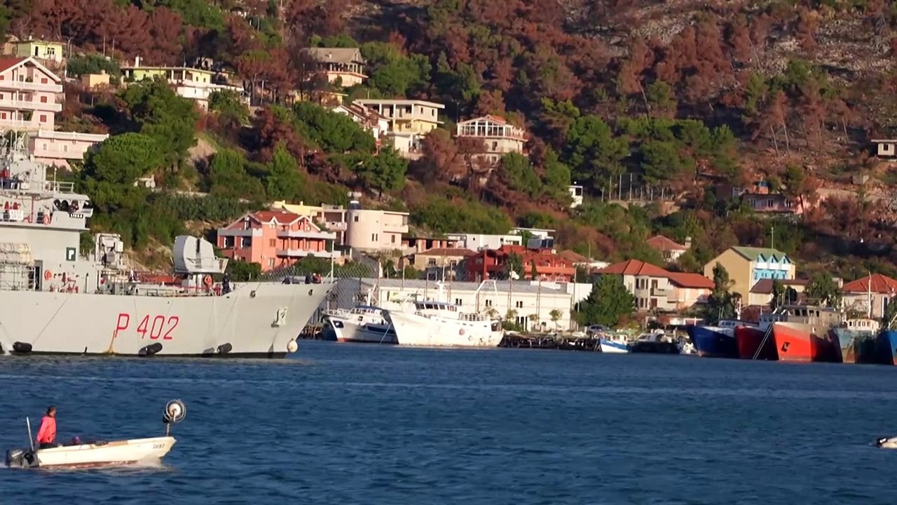 Erste Migranten aus Italien treffen in Albanien ein