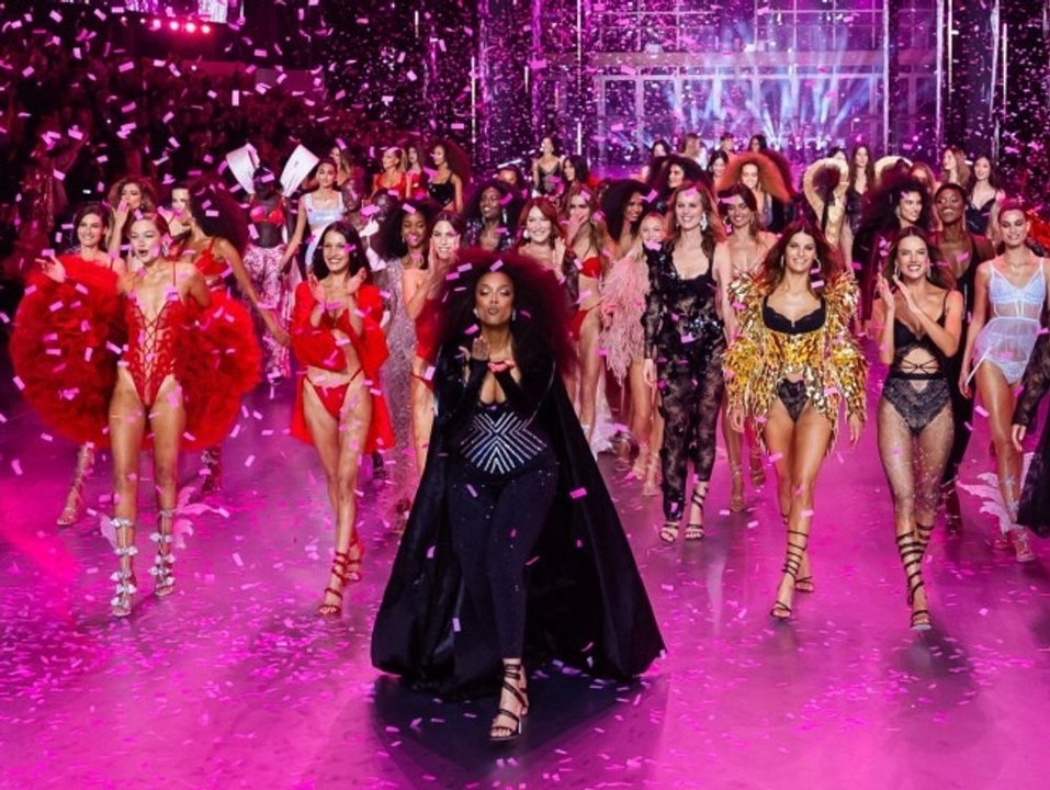 Tyra banks, carla bruni und co.: highlights der victoria's secret show