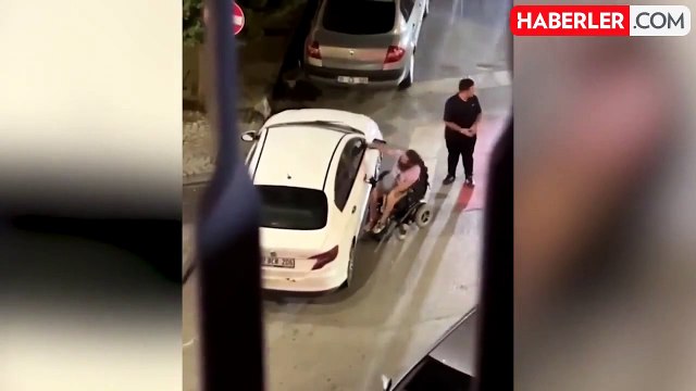 Engelli Rampasına Araç Park Eden Şahıs, Öfkeyle Otomobilin Camlarını Kırdı