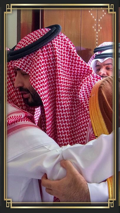 ولي العهد السعودي هو يؤدي صلاة الميت على الأميرة لطيفة بنت عبدالعزيز