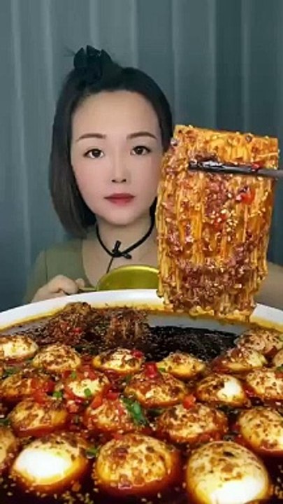 Street food fast eating show