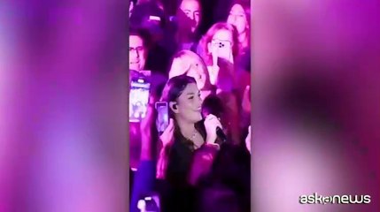 Emma scatenata sul palco del club Whisky a Go Go a Los Angeles: il video