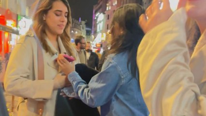 Girl stuns BFF with fake proposal that leaves kind strangers in awe