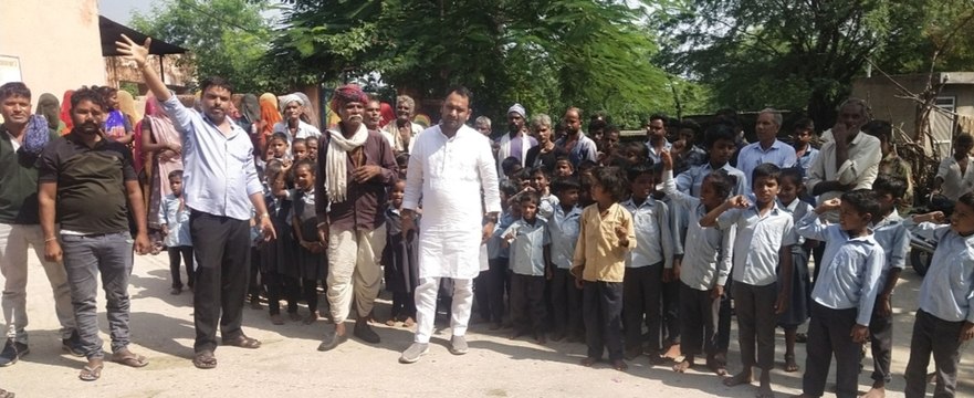 क्या हुआ ऐसा कि ग्रामीणों में विरोध जताकर कर दी स्कूल की तालाबंदी, जानें पूरा मामला