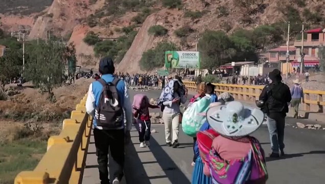 Bloqueos en defensa de Evo Morales obstruyen el paso de 300 camiones con combustible