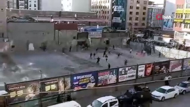 Van’da Meydan Savaşı: Polis Havaya Ateş Açtı