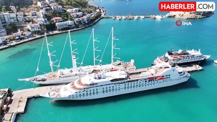 Kuşadası'na Amerikalı Turistlerle Mehter Marşı ile Karşılama