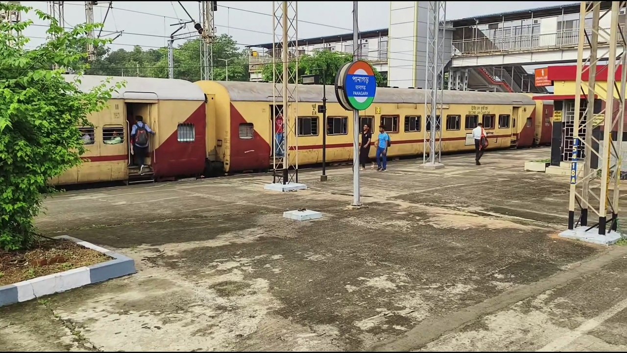 Doon Express ! Varanasi junction ( BSB ) To Howrah Junction ! Train ...