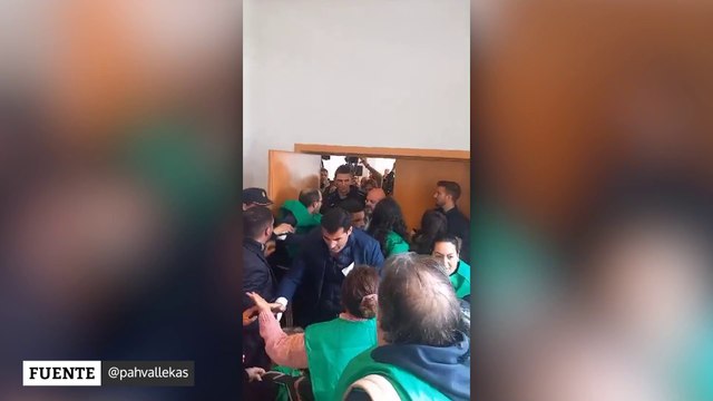 Escrache a la ministra de Vivienda para denunciar desahucios y subida de alquileres: ¡Su ley es una mierda!