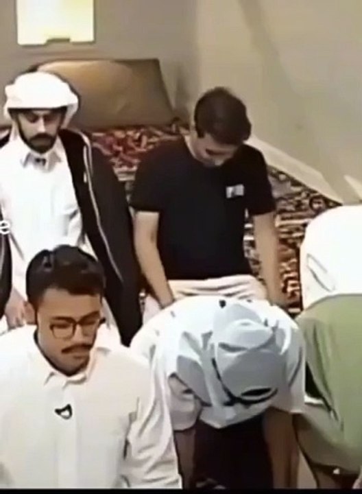 When my friend mistake in namaz. Le my friend 