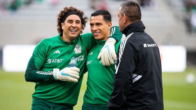 Malagón asegura que Ochoa es su amigo y que siempre está ahí para el . en la portería de Selección Mexicana