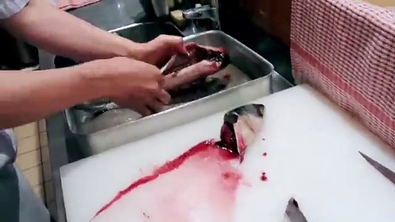 Amazing fish cutting