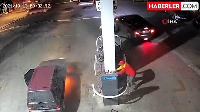 Kütahya'da Akaryakıt İstasyonunda Otomobil Alev Aldı