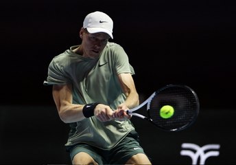 سينر يتجاوز عقبة ميدفيديف