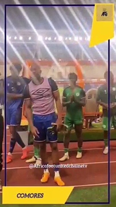 Éliminatoire CAN MAROC 2025   Journée 4 |  Les Comoriens  célèbrent le match nul 1-1 contre les Tunisiens  au stade Félix Houphouët Boigny d’Abidjan  avec leur supporters 