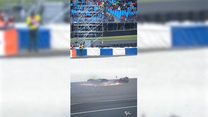 Скачать видео: ¡Desastre en la Sprint de Australia! Un accidente impactante en la MotoGP