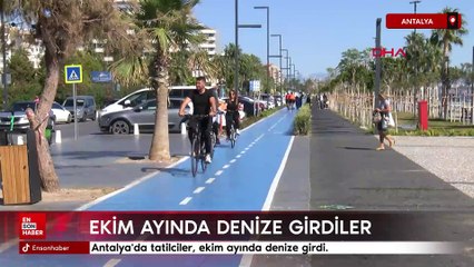 Antalya'da tatilciler, ekim ayında denize girdi.