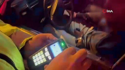 Bursa'da bir garip olay! Arkadaşını kurtarmaya gitti ehliyetinden oldu!