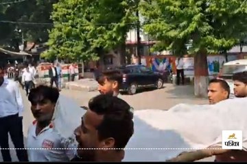 दबंगो ने कब्जाया मकान, सदमे में आए युवक की हुई मौत, सदर एसडीएम ने कहा- मामले में…