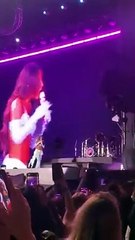 Emilia Mernes pidió un aplauso para Lali Espósito al verla entre el público de su show