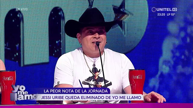 Luis Vega le dio un obsequió al imitador de Jessi Uribe