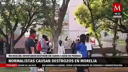 Normalistas protestan contra agresiones de policías en Morelia, Michoacán