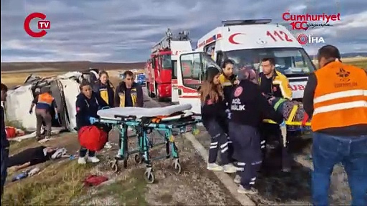 Çorum’da feci kaza... TIR ile işçi servisi çarpıştı 1 ölü, 14 yaralı