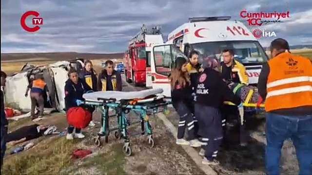 Çorum’da feci kaza... TIR ile işçi servisi çarpıştı 1 ölü, 14 yaralı