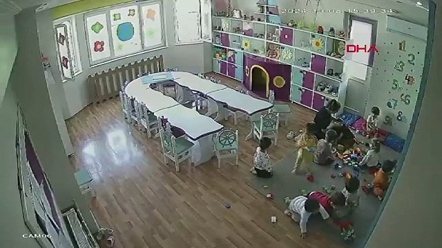 Kreşte uyuyan bebeğe şiddet kamerada