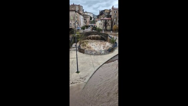 Ardèche: le centre-ville d'Annonay submergé à cause des fortes pluies