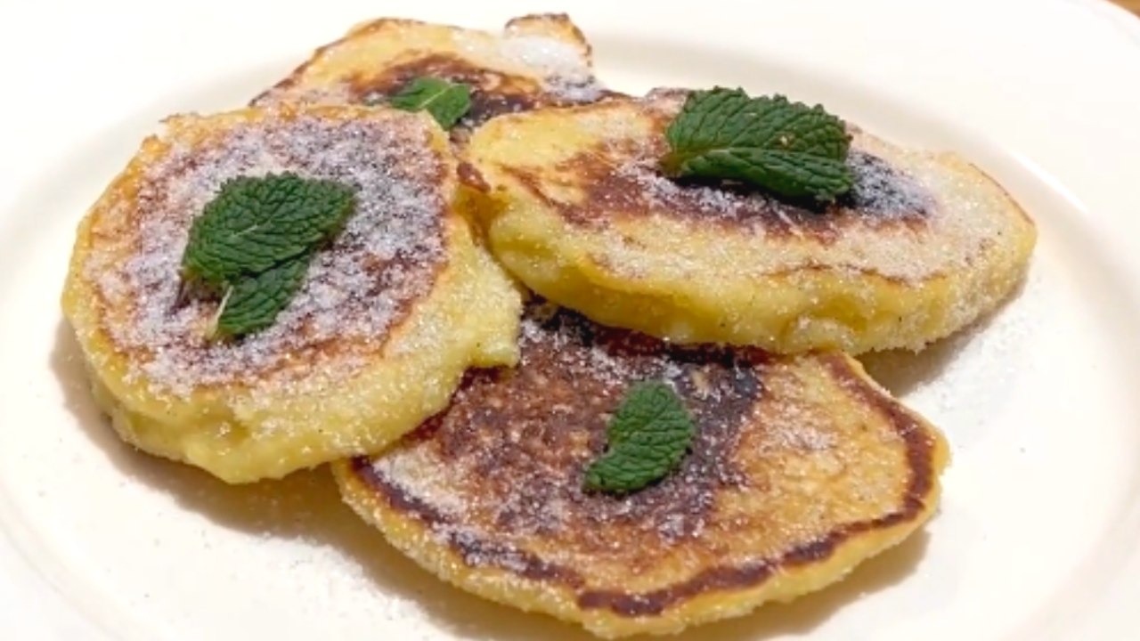 Tortitas de manzana y yogur griego - Cocina Fácil