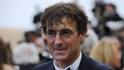 GALA VIDÉO - Albert Dupontel, réalisateur remonté contre les politiques : “Des gens incapables !”