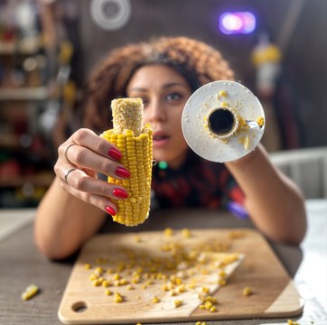 Grilled corn on the toaster, pineapple cutter vs corn, cheese chip hack you name it we try it