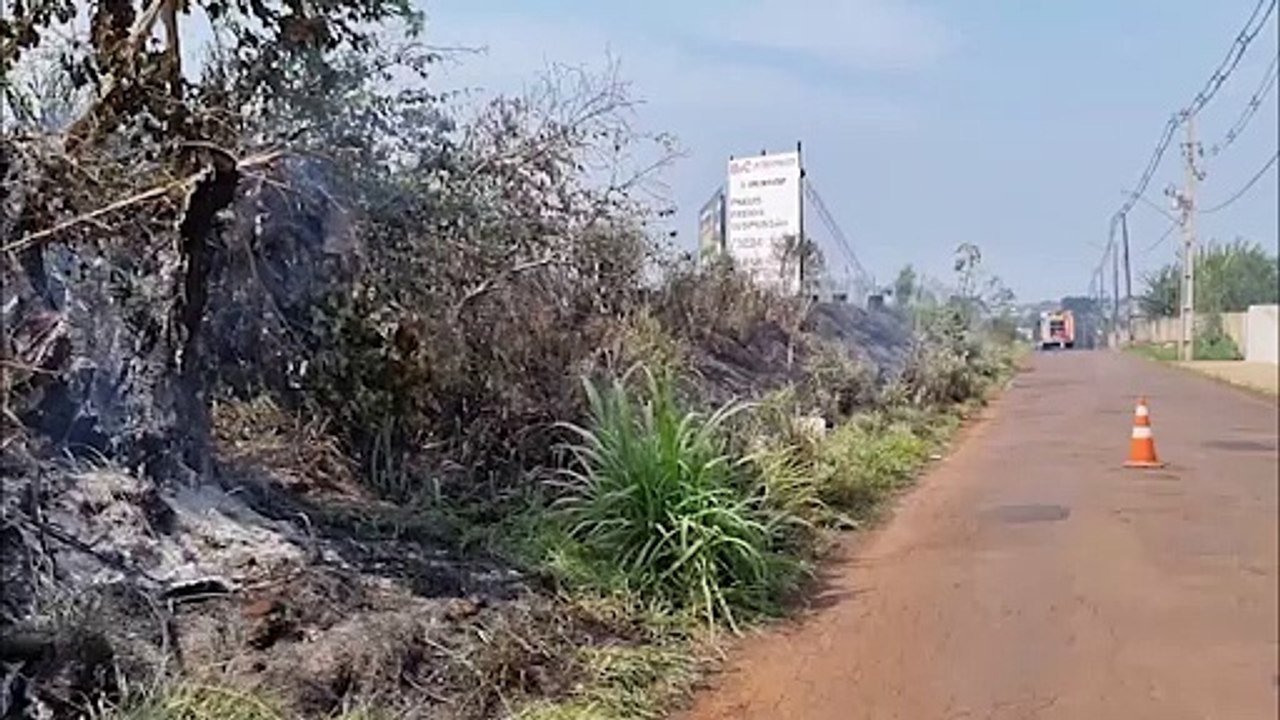 Corpo de Bombeiros combate incêndio nas proximidades de escola no Morumbi