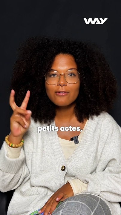 " Tes cheveux, on dirait que t'es un mouton." Océane est professeur d'anglais et créatrice de contenu. Elle entendait souvent que ses cheveux n'étaient pas professionnels. Elle raconte des discriminations qu'elle a subit dans le monde du travail.