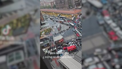 El surrealista atasco que se vivió en Plaza de Castilla después de llover