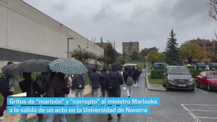 Un grupo de estudiante increpa al ministro Marlaska a la salida de un acto de la Universidad de Navarra