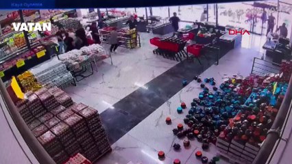 Elazığ'da 5.9'luk depremin panik anları kamerada