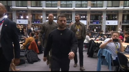 Zelensky ai leader Ue: abbiamo scelto la Nato, non le armi nucleari